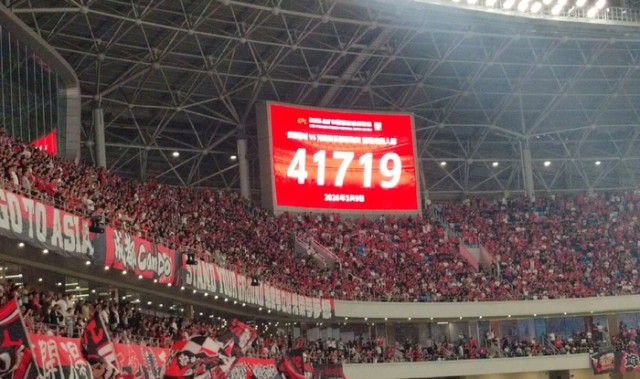 彩票开奖公告-八连胜、41719人现场观赛！今晚，凤凰山双创纪录|蓉城|成都|河南队|中超|韦世豪_新浪体育_新浪新闻