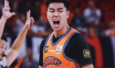 彩票开奖公告-神射手！李添荣半场出战14分钟，投篮4中3得到12分